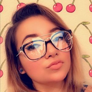 Meet your Posher, Denise